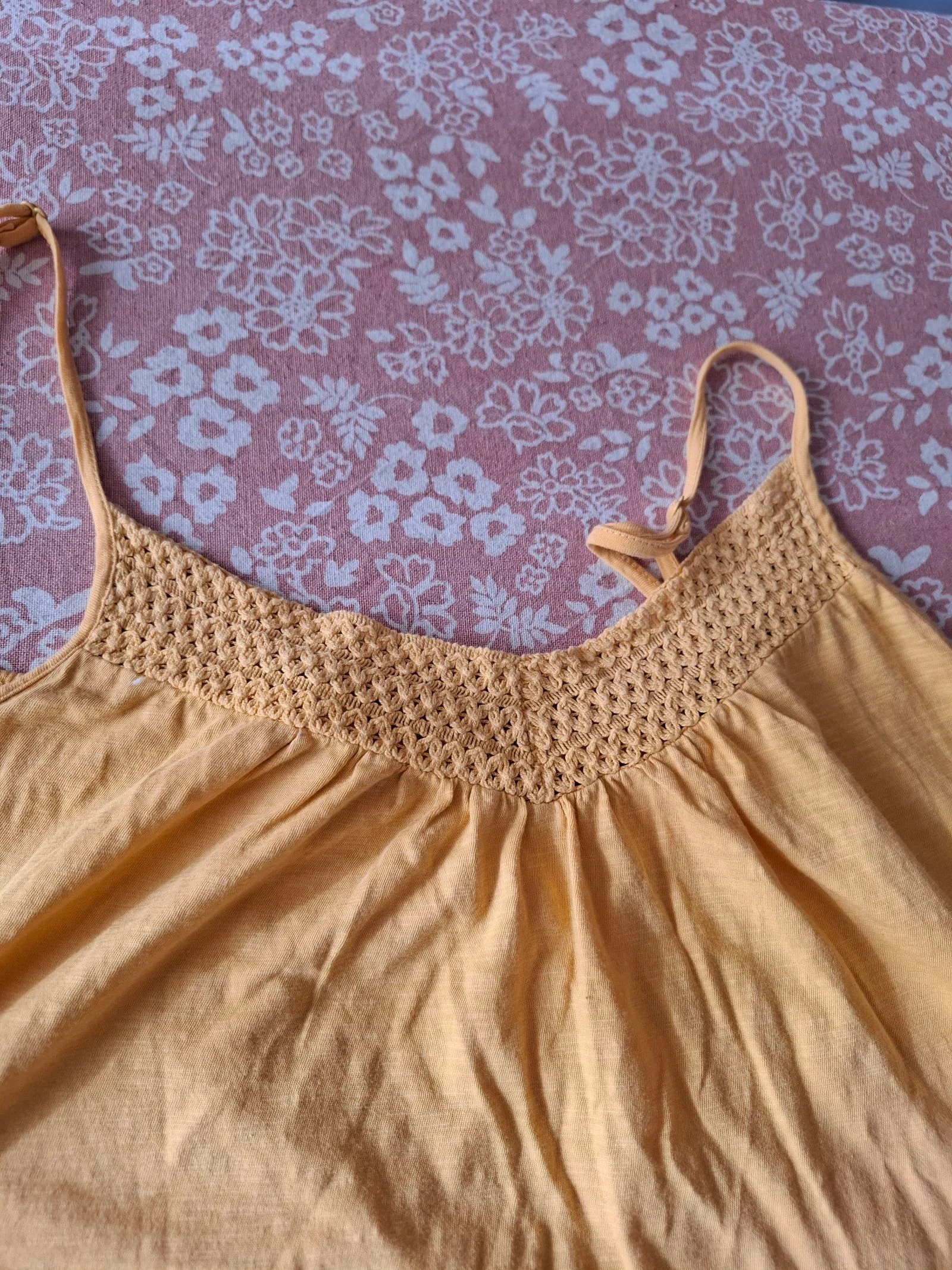 Camisola de tirantes ancha con envío rápido y en buen estado – photo 2